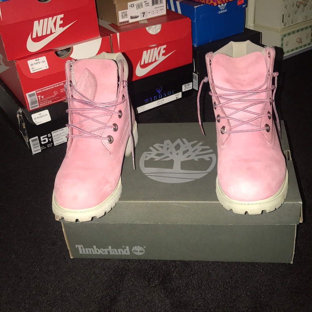 Pink suede Timberland boot